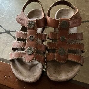 Taos boho sz 9 sandals reddish brown great condition w